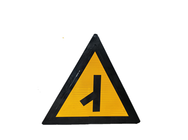 交叉路口警告标志